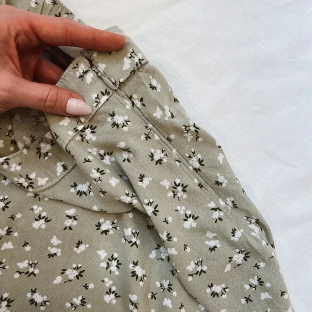 Hollister Floral Mini Skirt - Picture 4 of 5